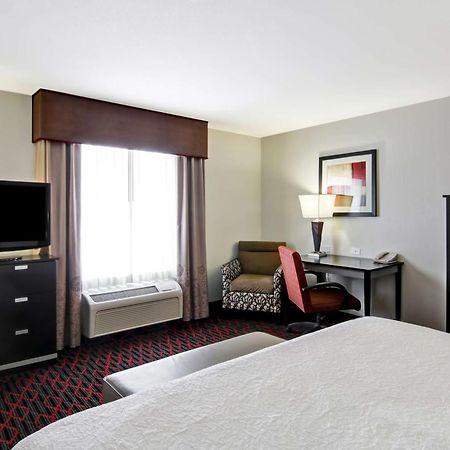 Hampton Inn & Suites Red Deer Penhold Ngoại thất bức ảnh