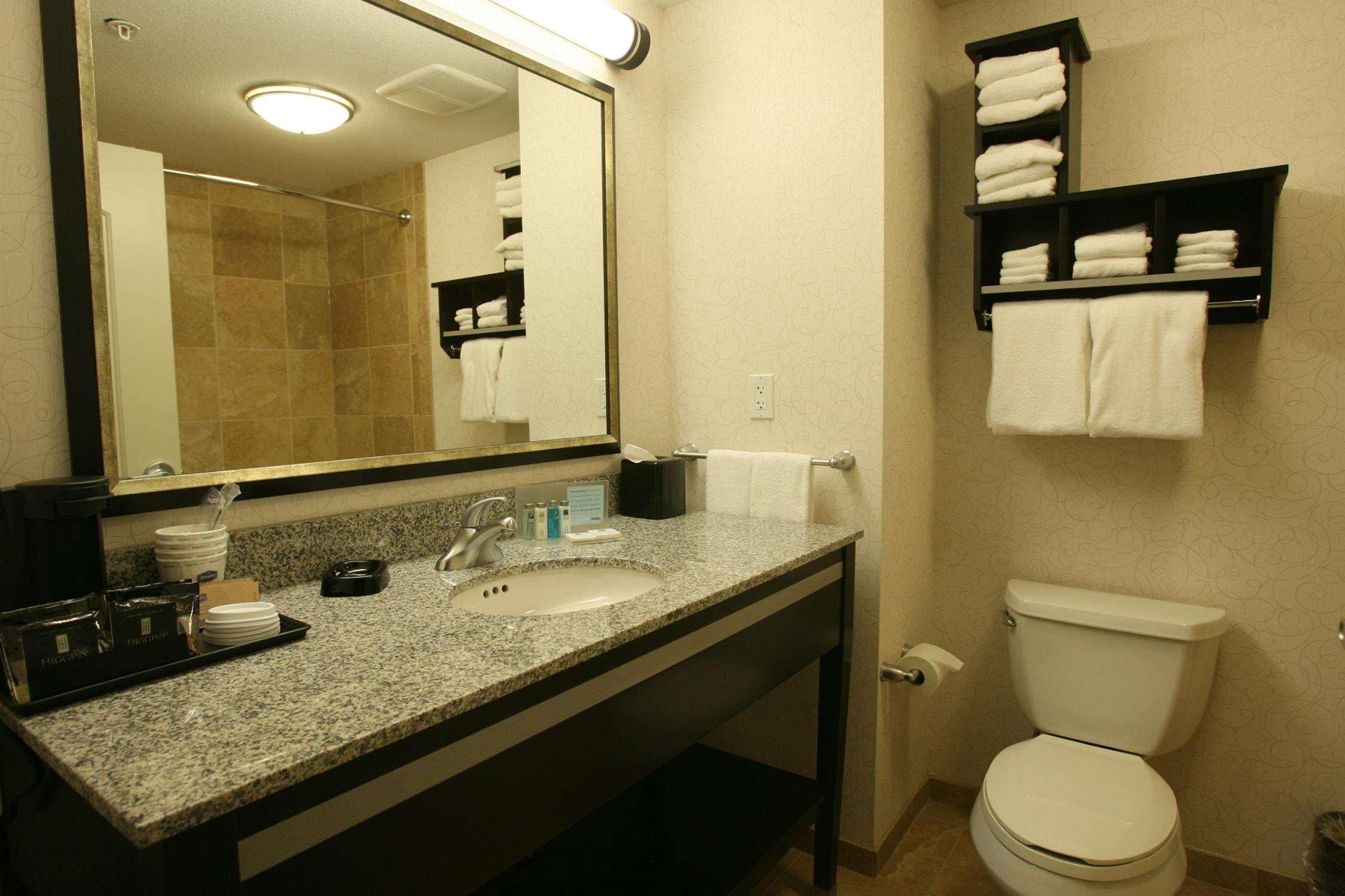 Hampton Inn & Suites Red Deer Penhold Phòng bức ảnh