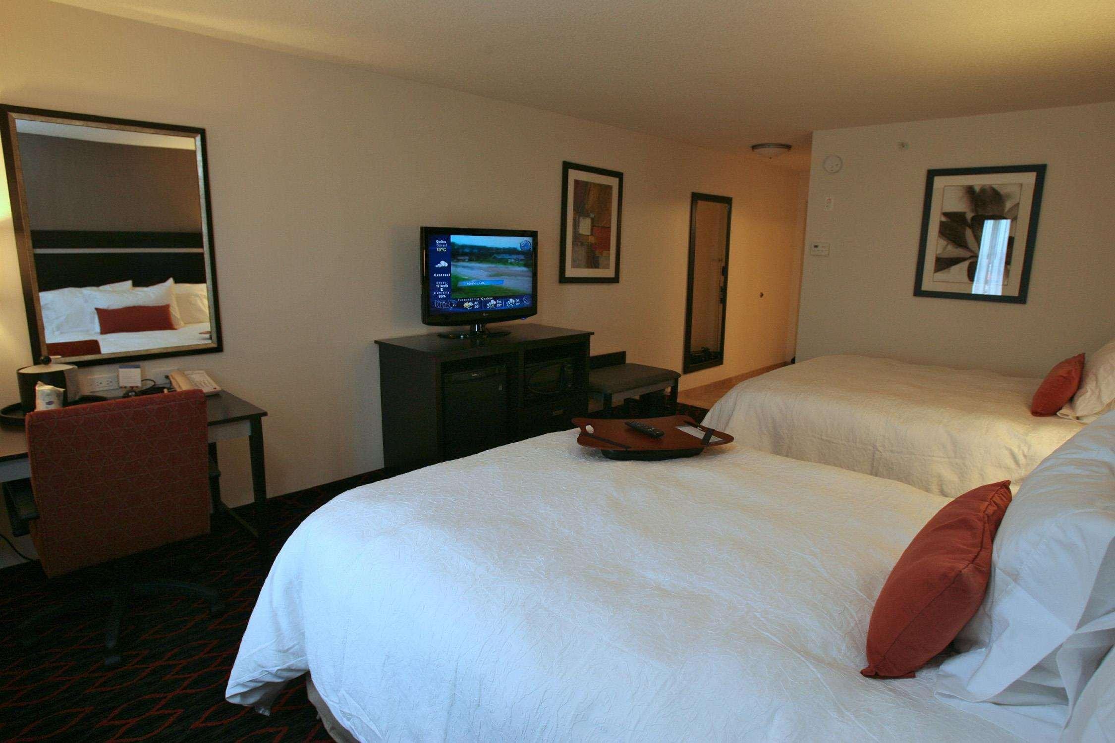 Hampton Inn & Suites Red Deer Penhold Phòng bức ảnh