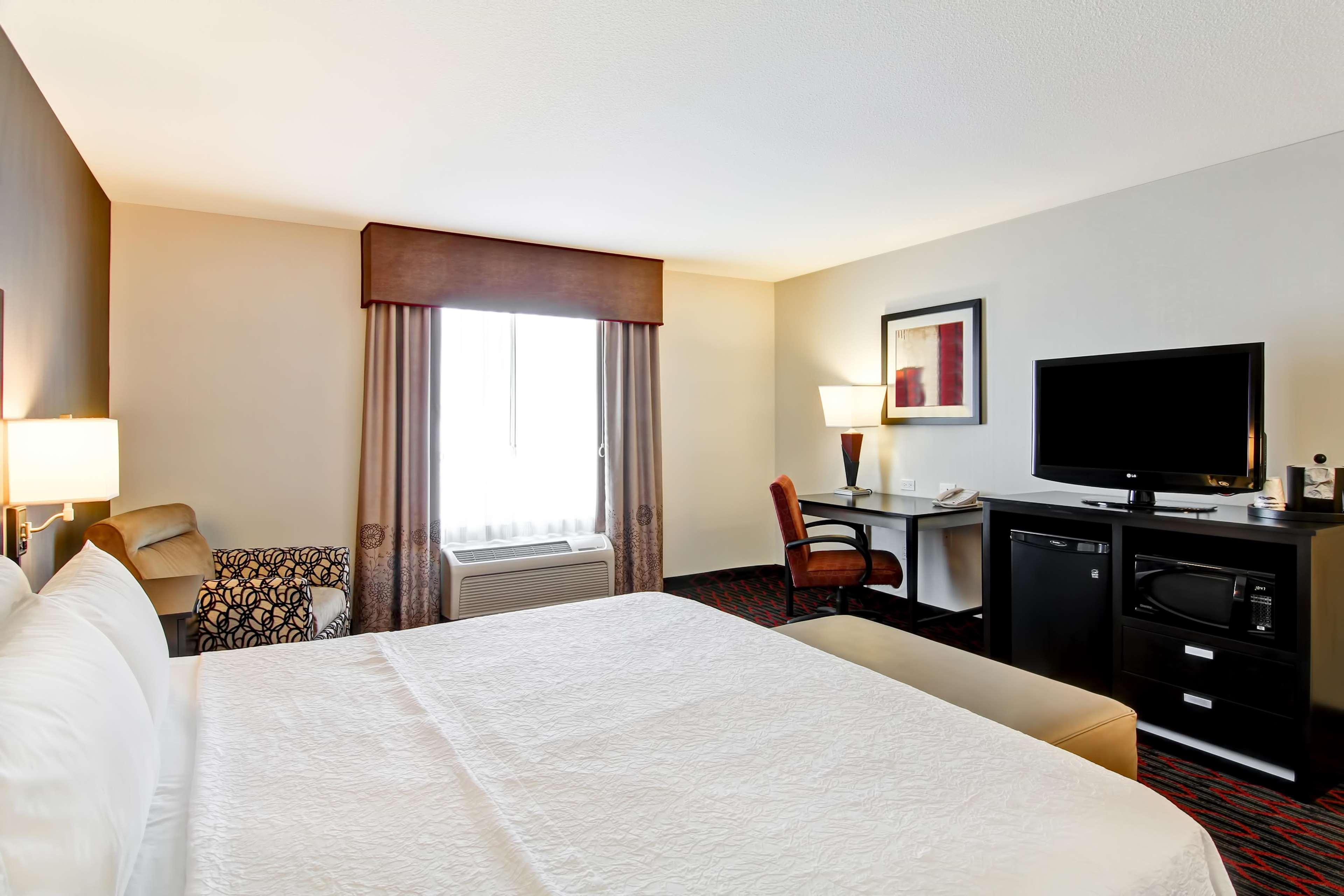Hampton Inn & Suites Red Deer Penhold Ngoại thất bức ảnh