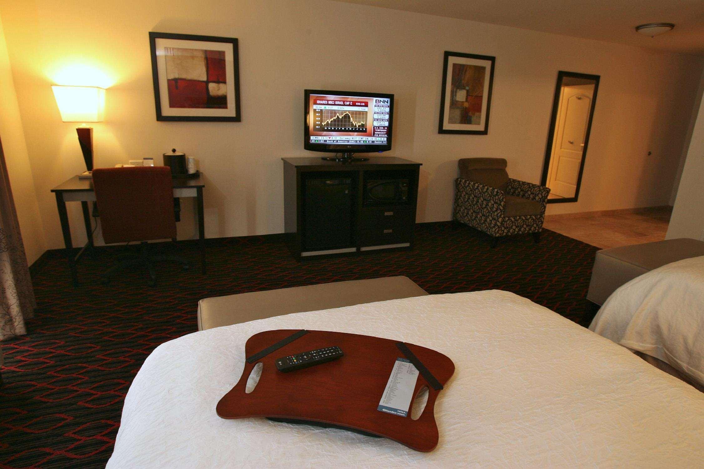 Hampton Inn & Suites Red Deer Penhold Phòng bức ảnh