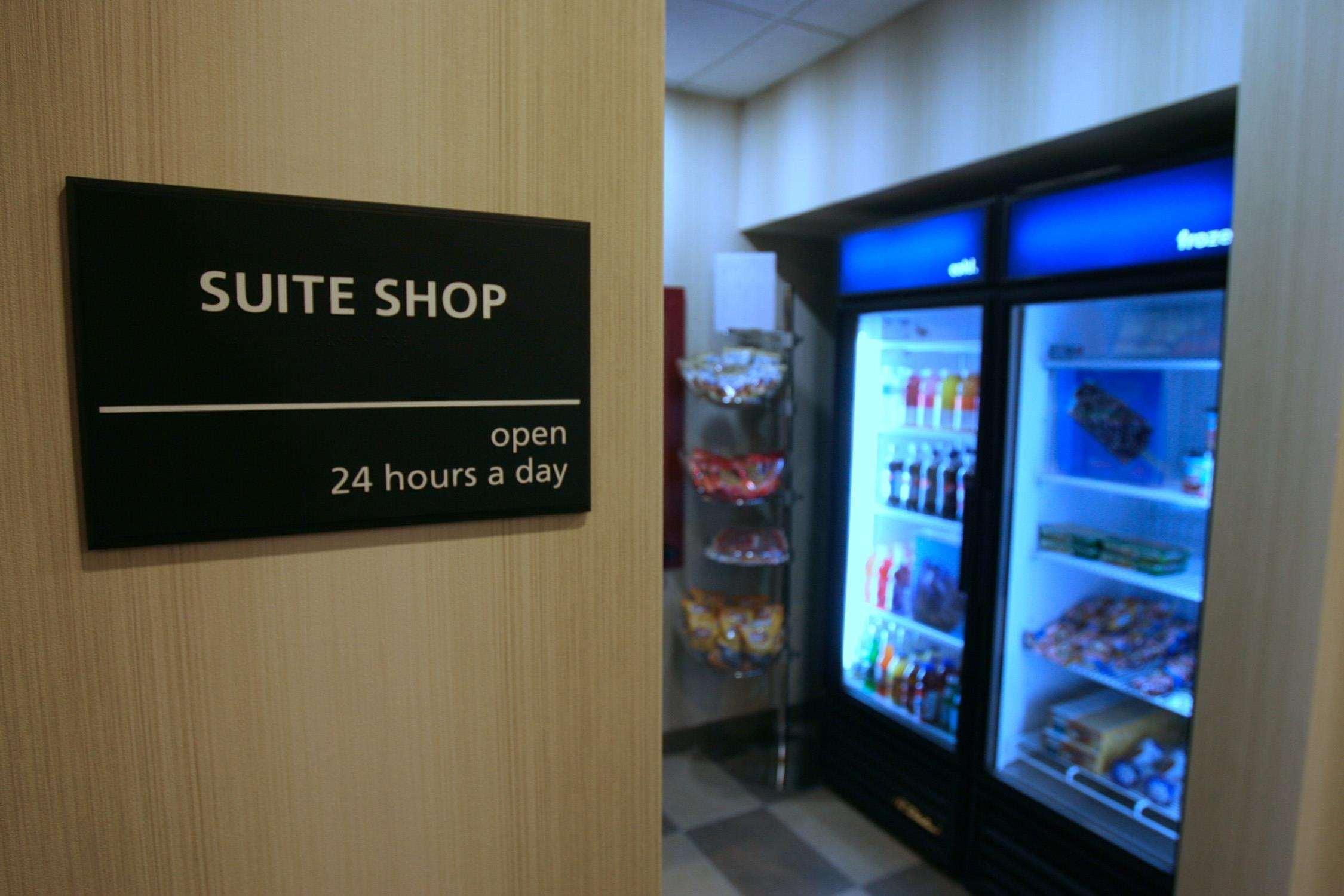 Hampton Inn & Suites Red Deer Penhold Ngoại thất bức ảnh