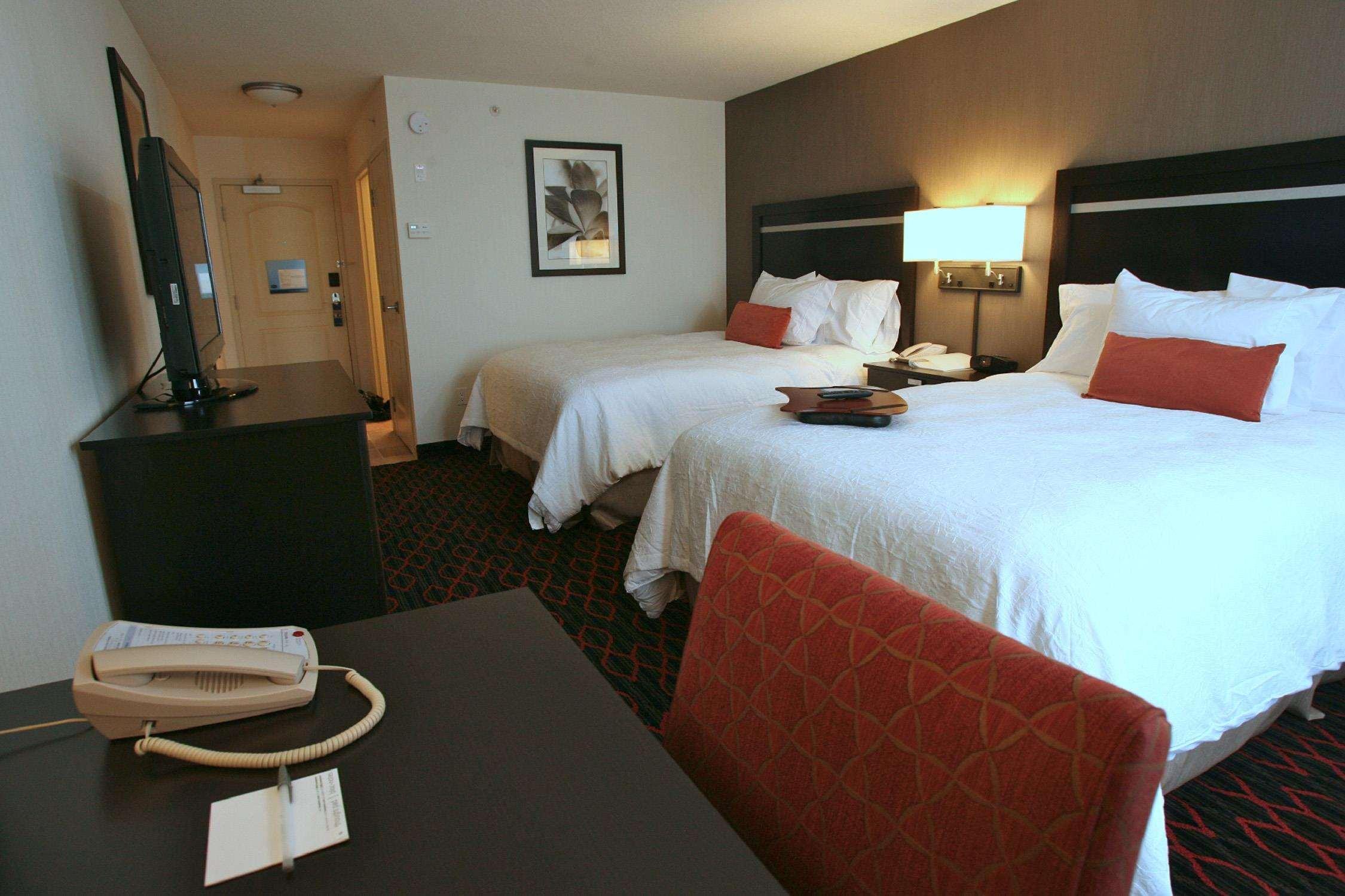 Hampton Inn & Suites Red Deer Penhold Phòng bức ảnh