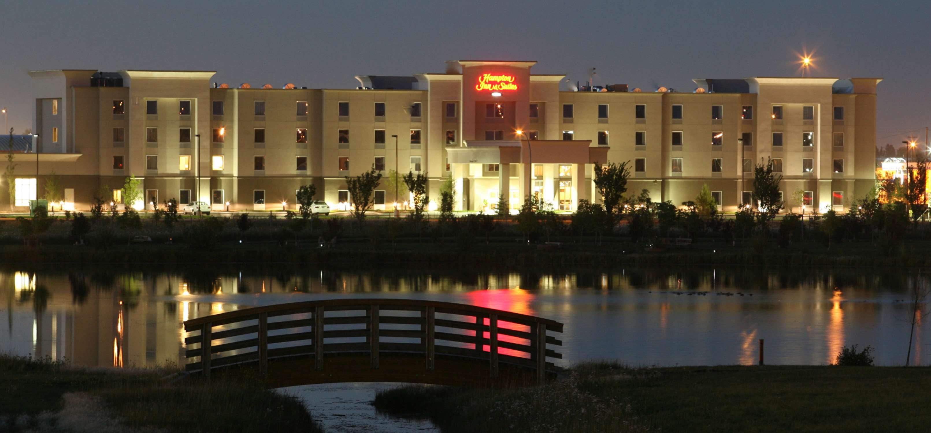 Hampton Inn & Suites Red Deer Penhold Ngoại thất bức ảnh