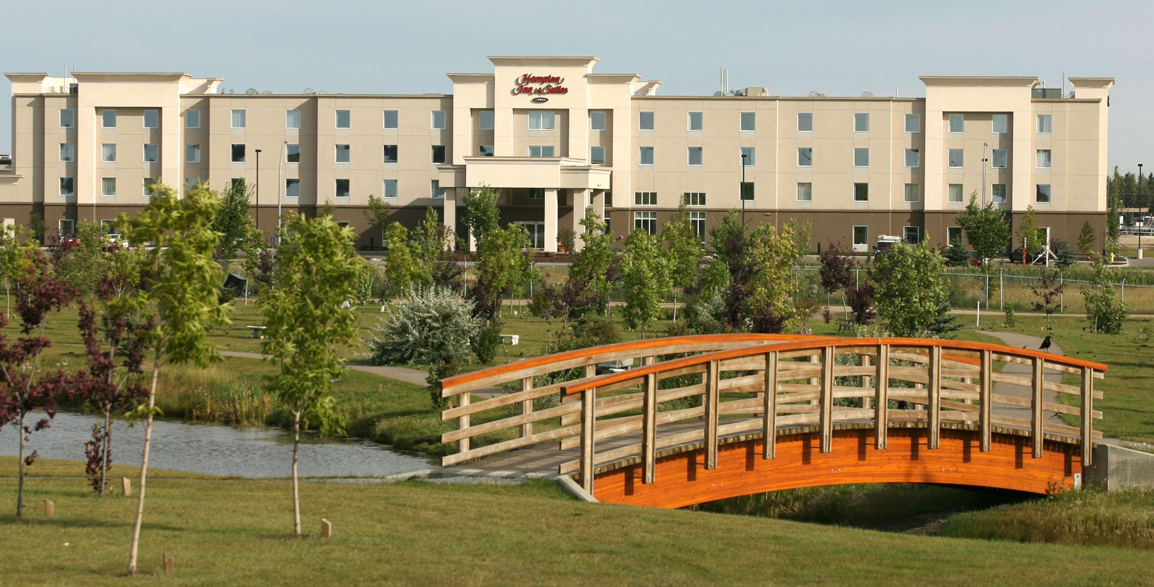 Hampton Inn & Suites Red Deer Penhold Ngoại thất bức ảnh