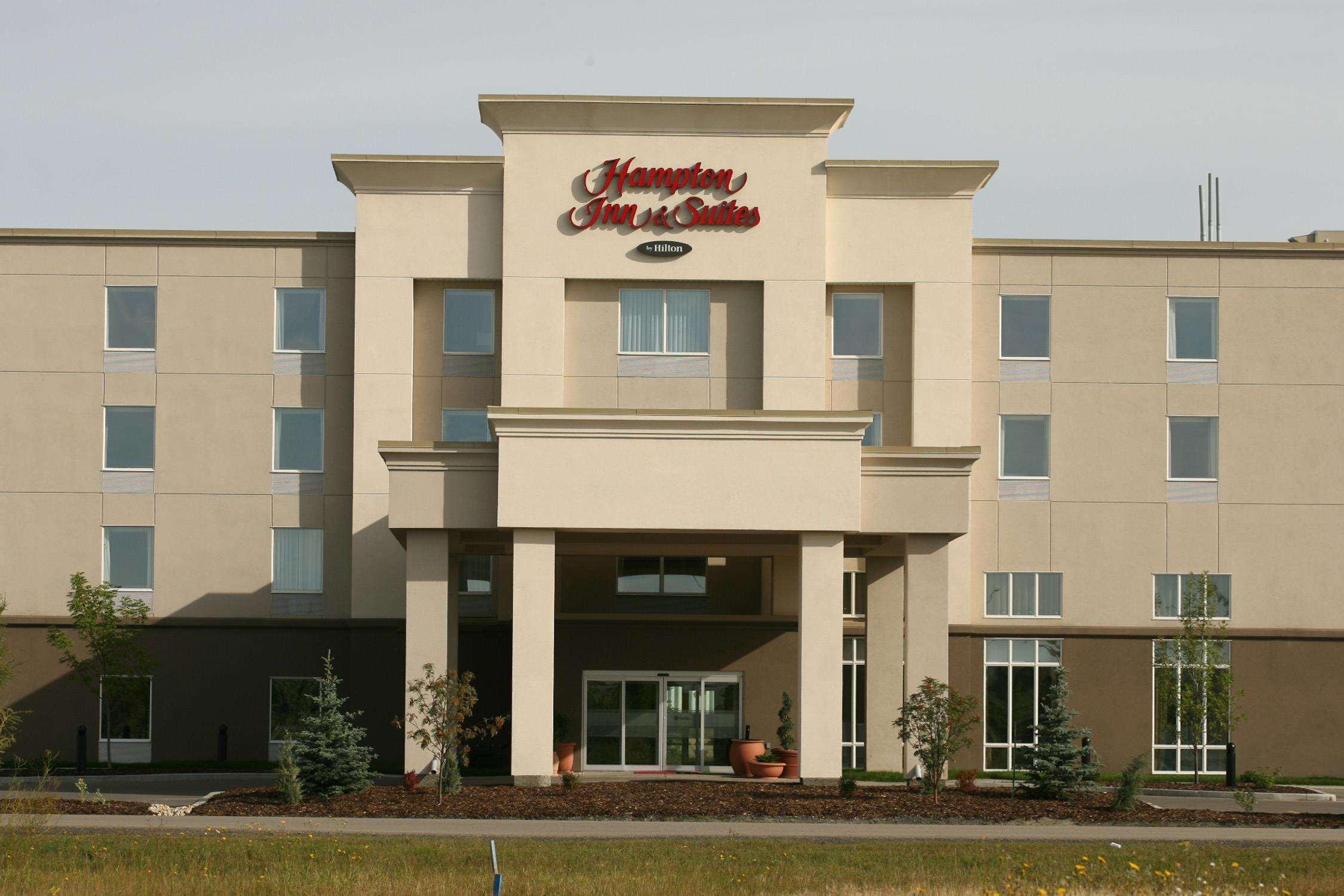 Hampton Inn & Suites Red Deer Penhold Ngoại thất bức ảnh