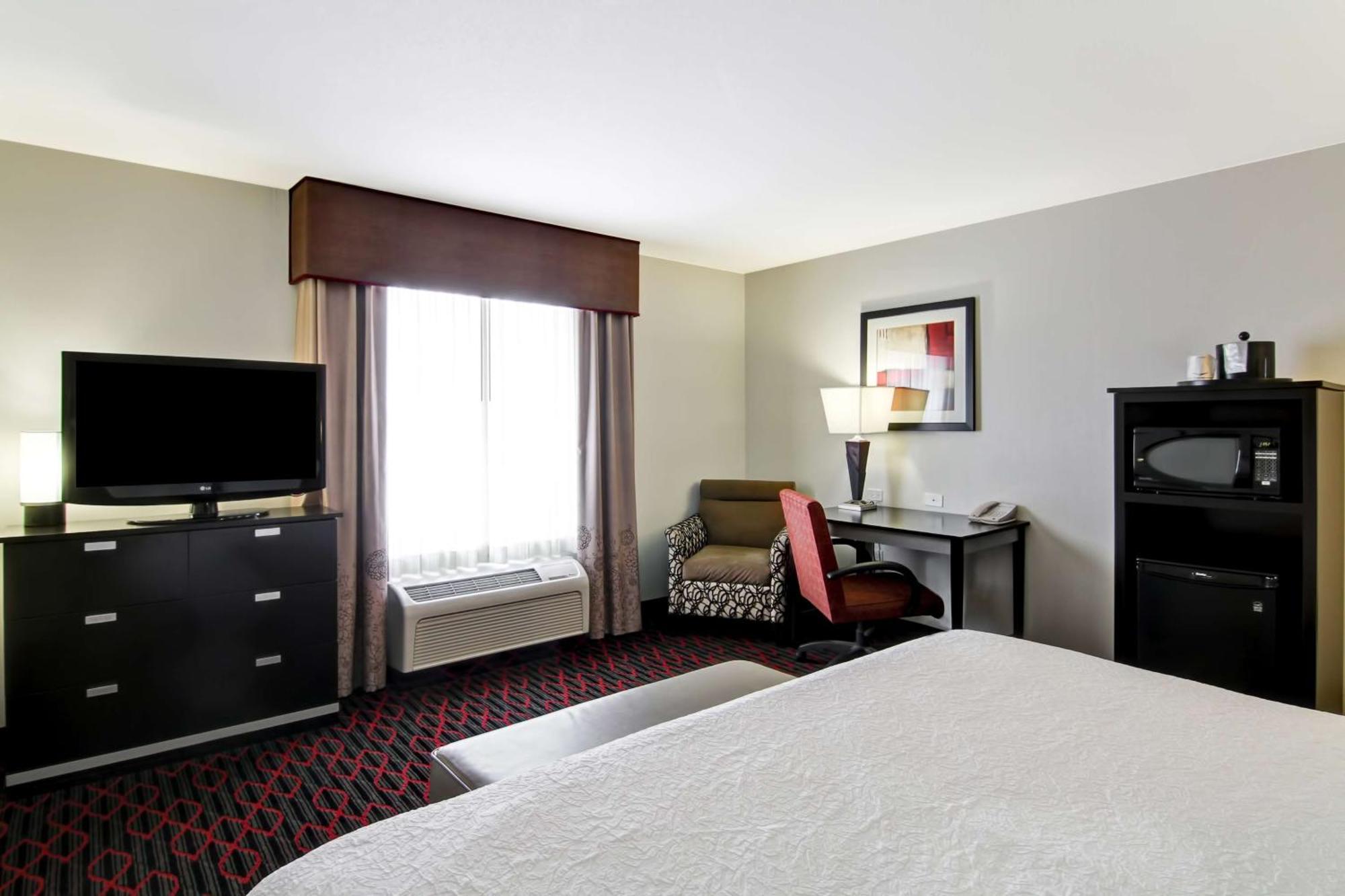 Hampton Inn & Suites Red Deer Penhold Ngoại thất bức ảnh
