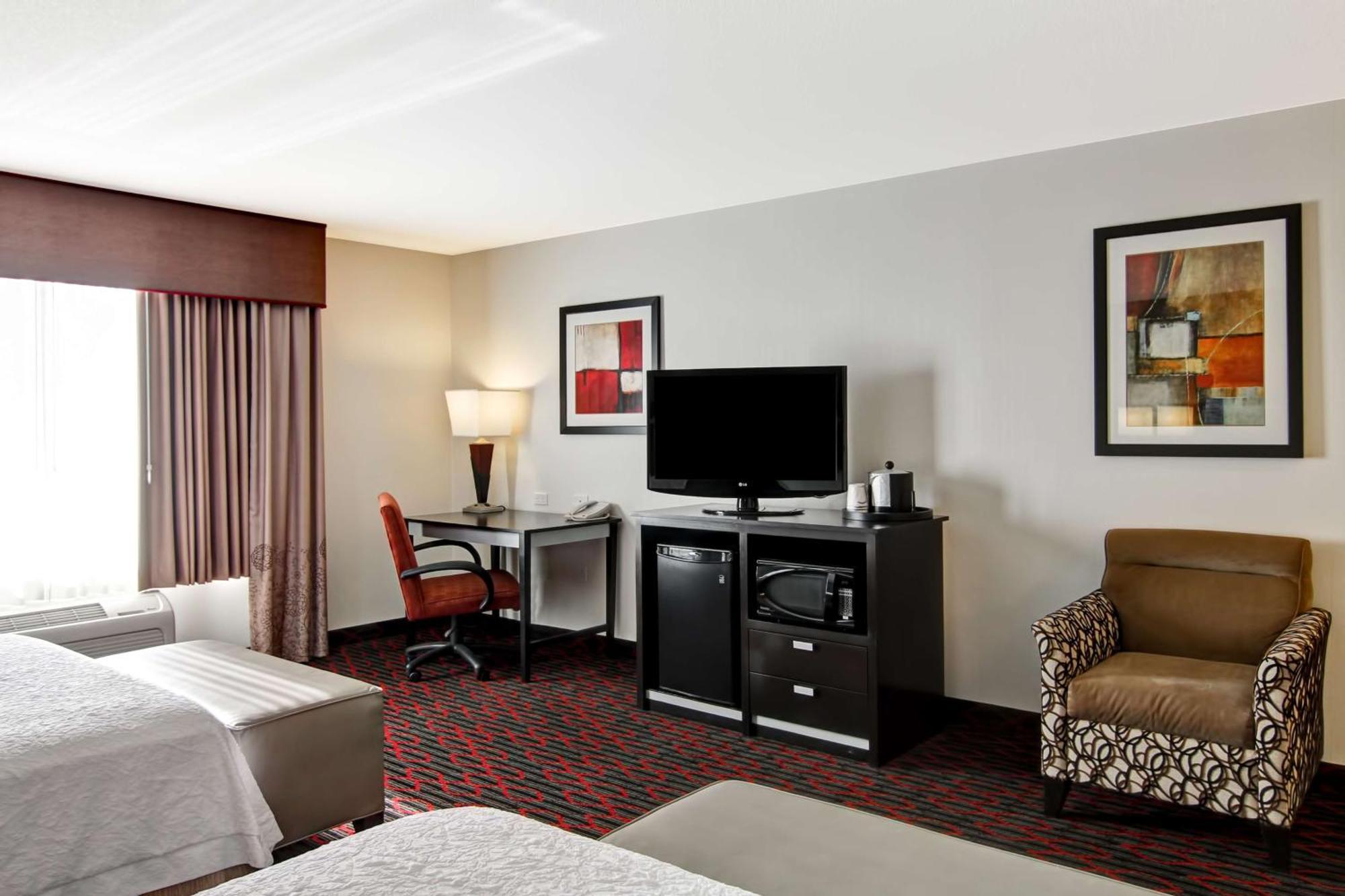 Hampton Inn & Suites Red Deer Penhold Ngoại thất bức ảnh
