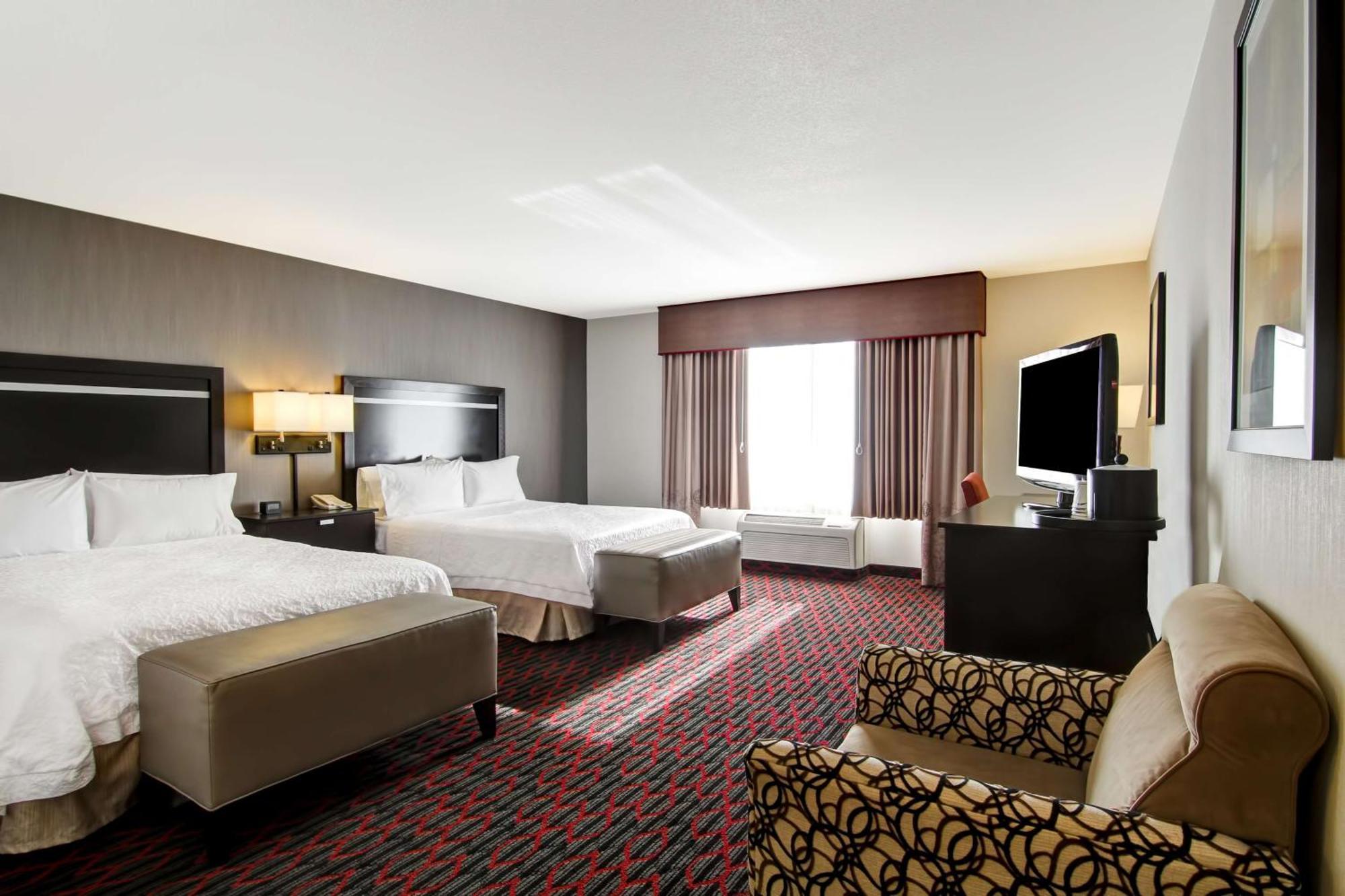 Hampton Inn & Suites Red Deer Penhold Ngoại thất bức ảnh