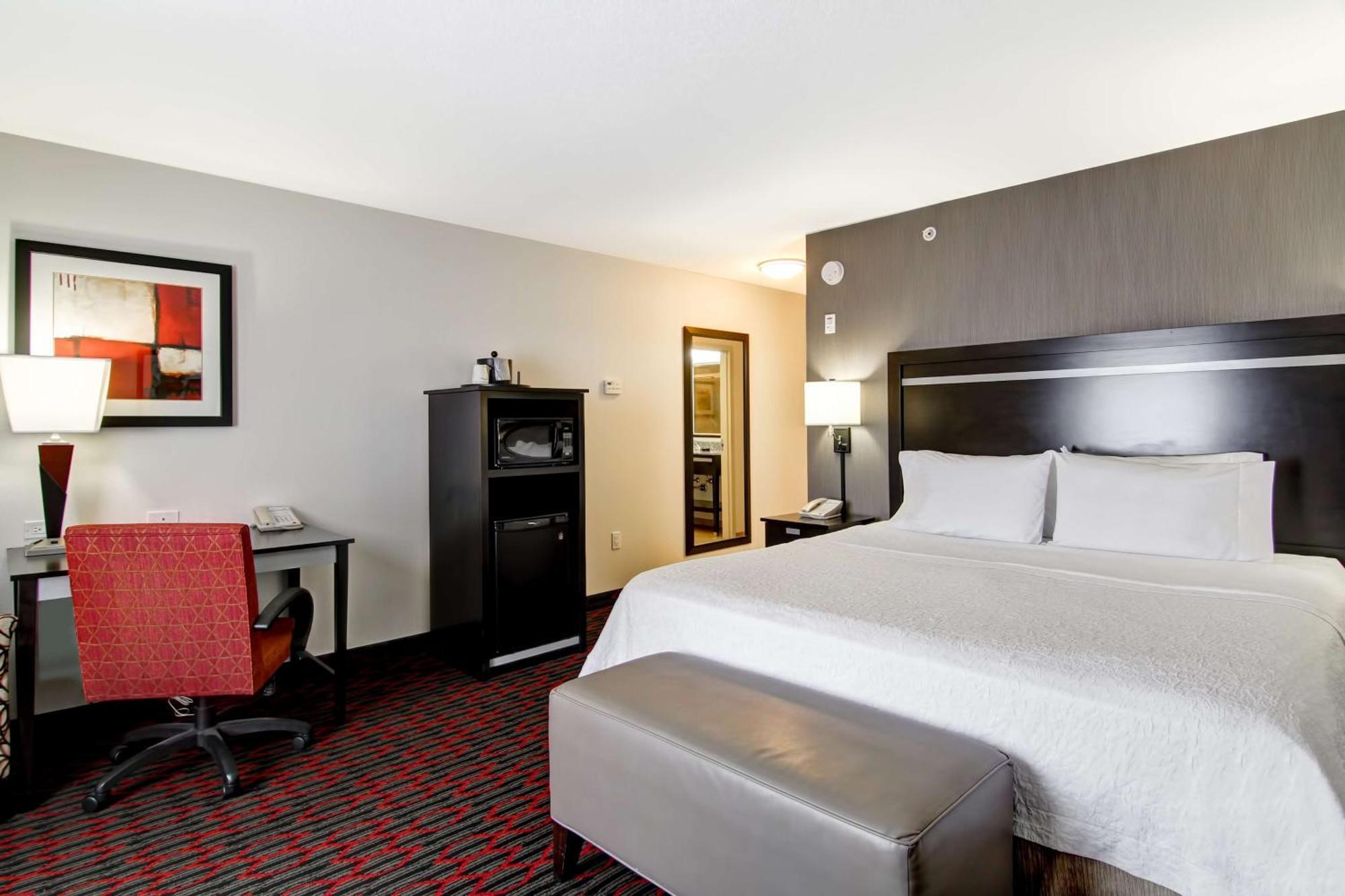 Hampton Inn & Suites Red Deer Penhold Ngoại thất bức ảnh
