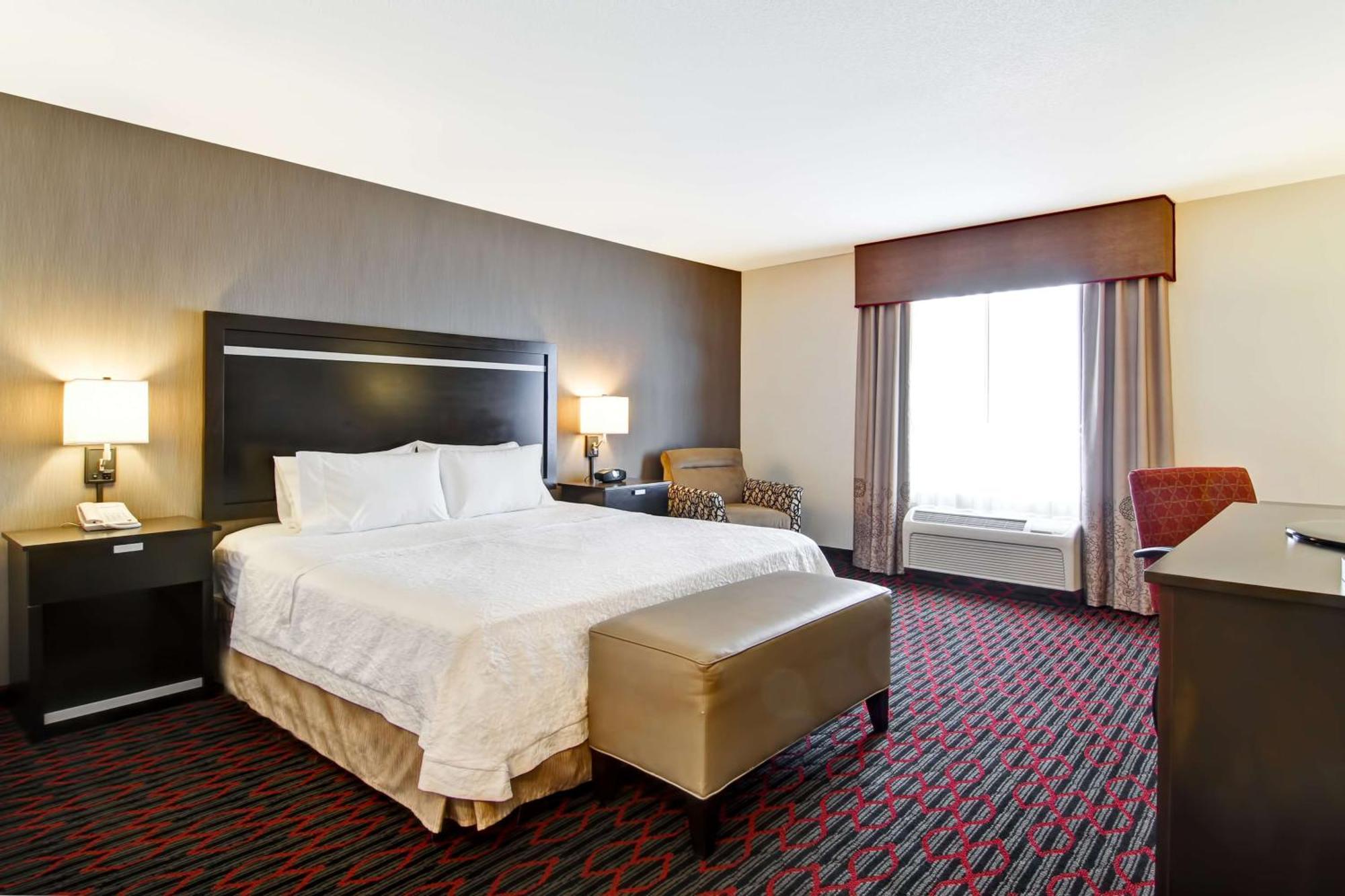 Hampton Inn & Suites Red Deer Penhold Ngoại thất bức ảnh