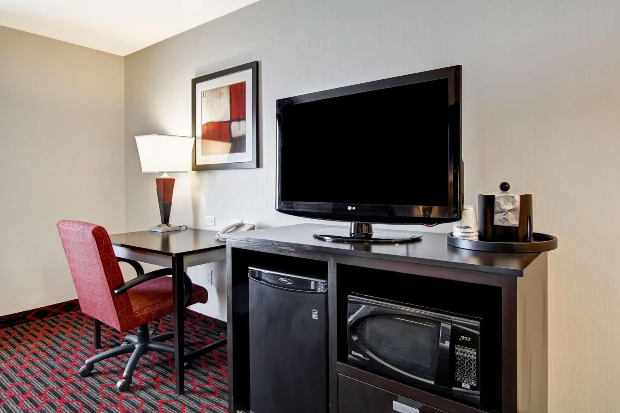 Hampton Inn & Suites Red Deer Penhold Ngoại thất bức ảnh