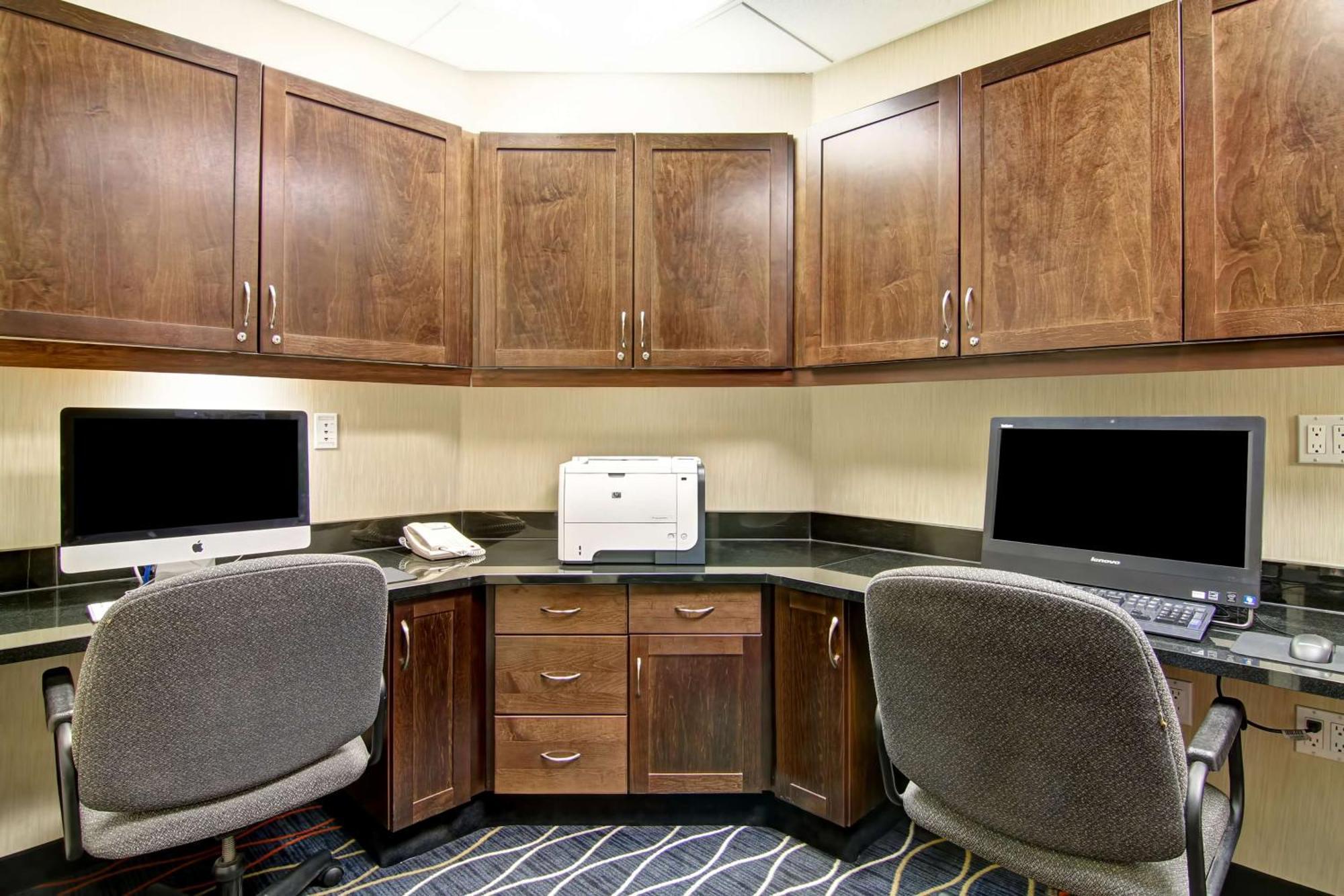 Hampton Inn & Suites Red Deer Penhold Ngoại thất bức ảnh