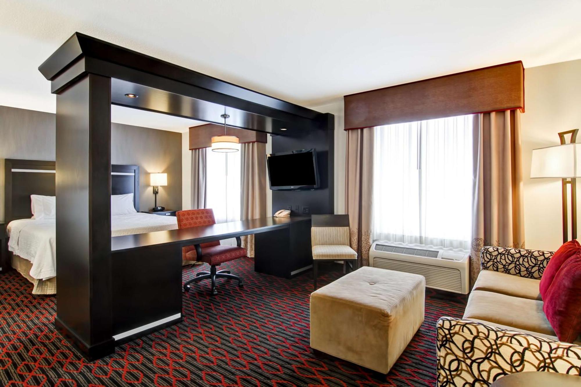 Hampton Inn & Suites Red Deer Penhold Ngoại thất bức ảnh