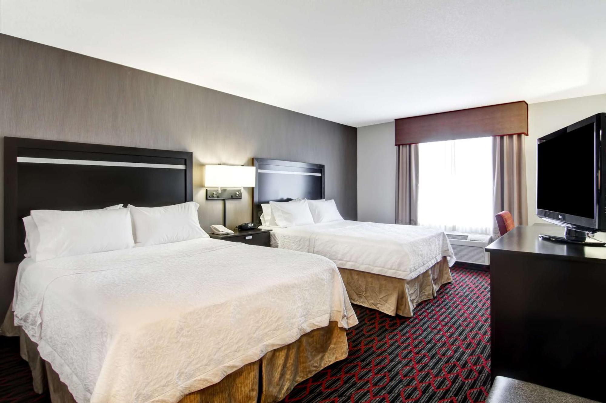 Hampton Inn & Suites Red Deer Penhold Ngoại thất bức ảnh