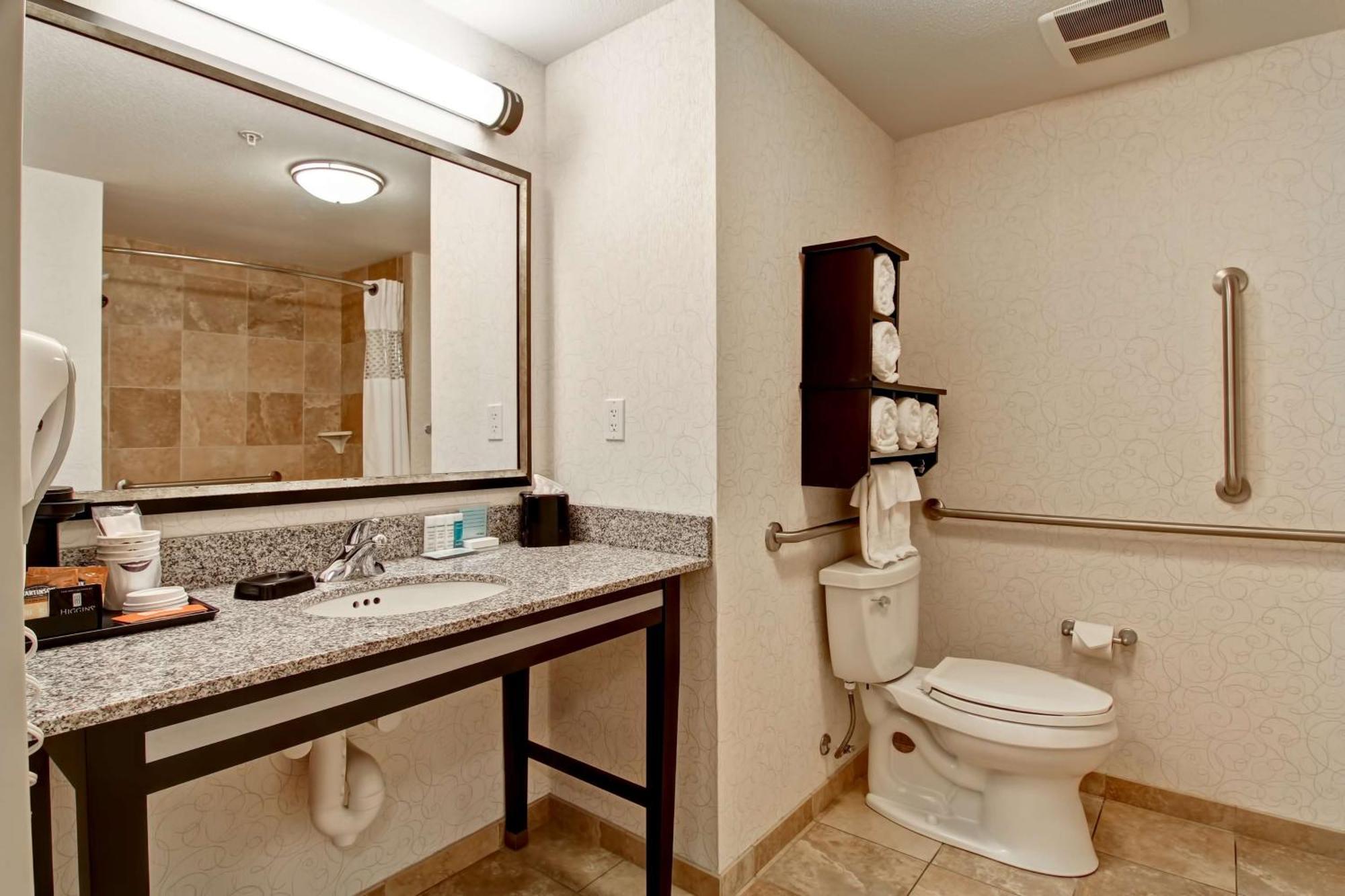 Hampton Inn & Suites Red Deer Penhold Ngoại thất bức ảnh