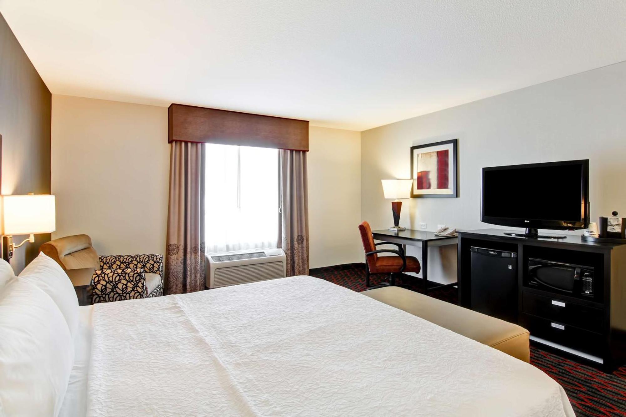 Hampton Inn & Suites Red Deer Penhold Ngoại thất bức ảnh