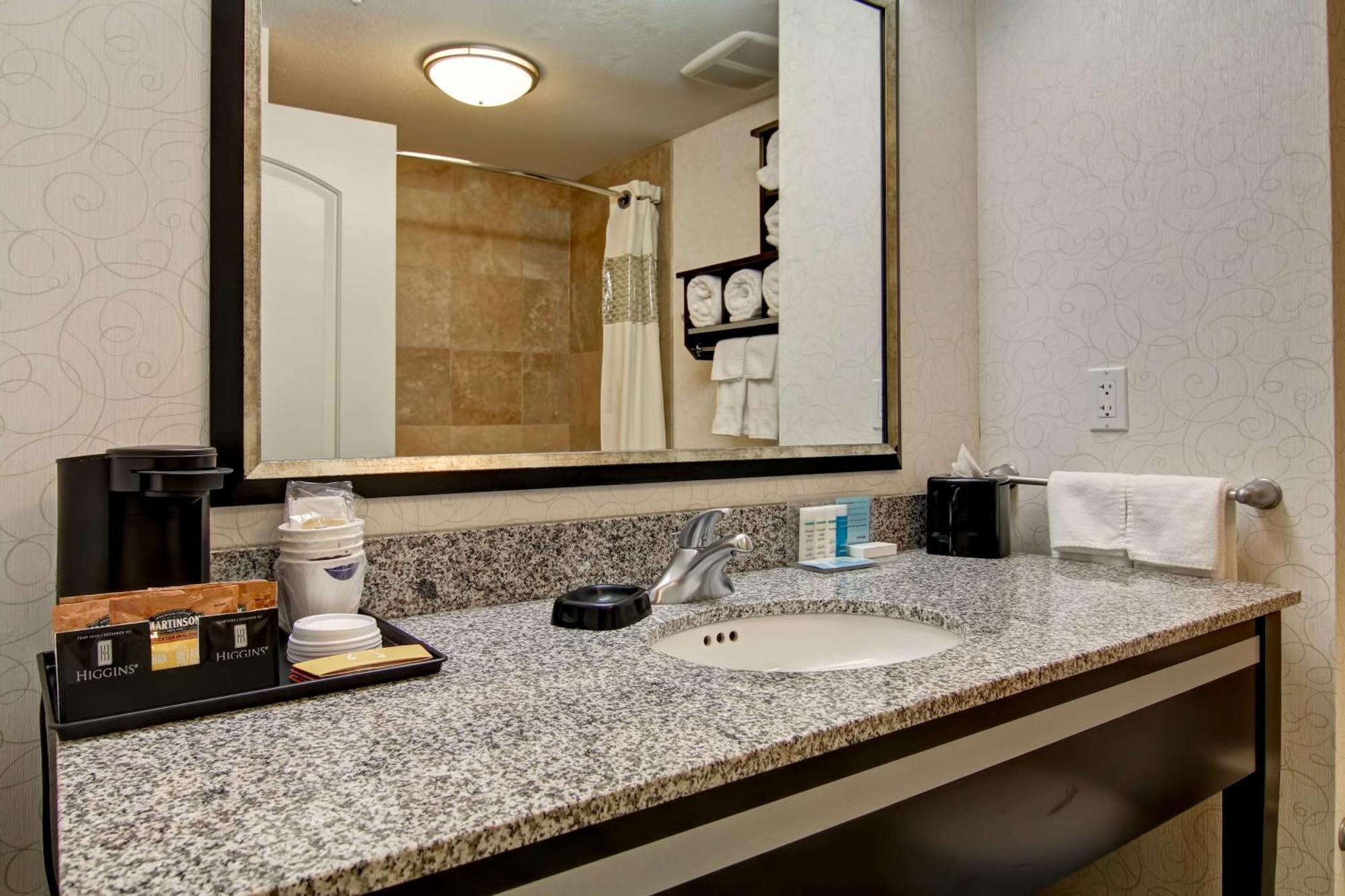 Hampton Inn & Suites Red Deer Penhold Ngoại thất bức ảnh