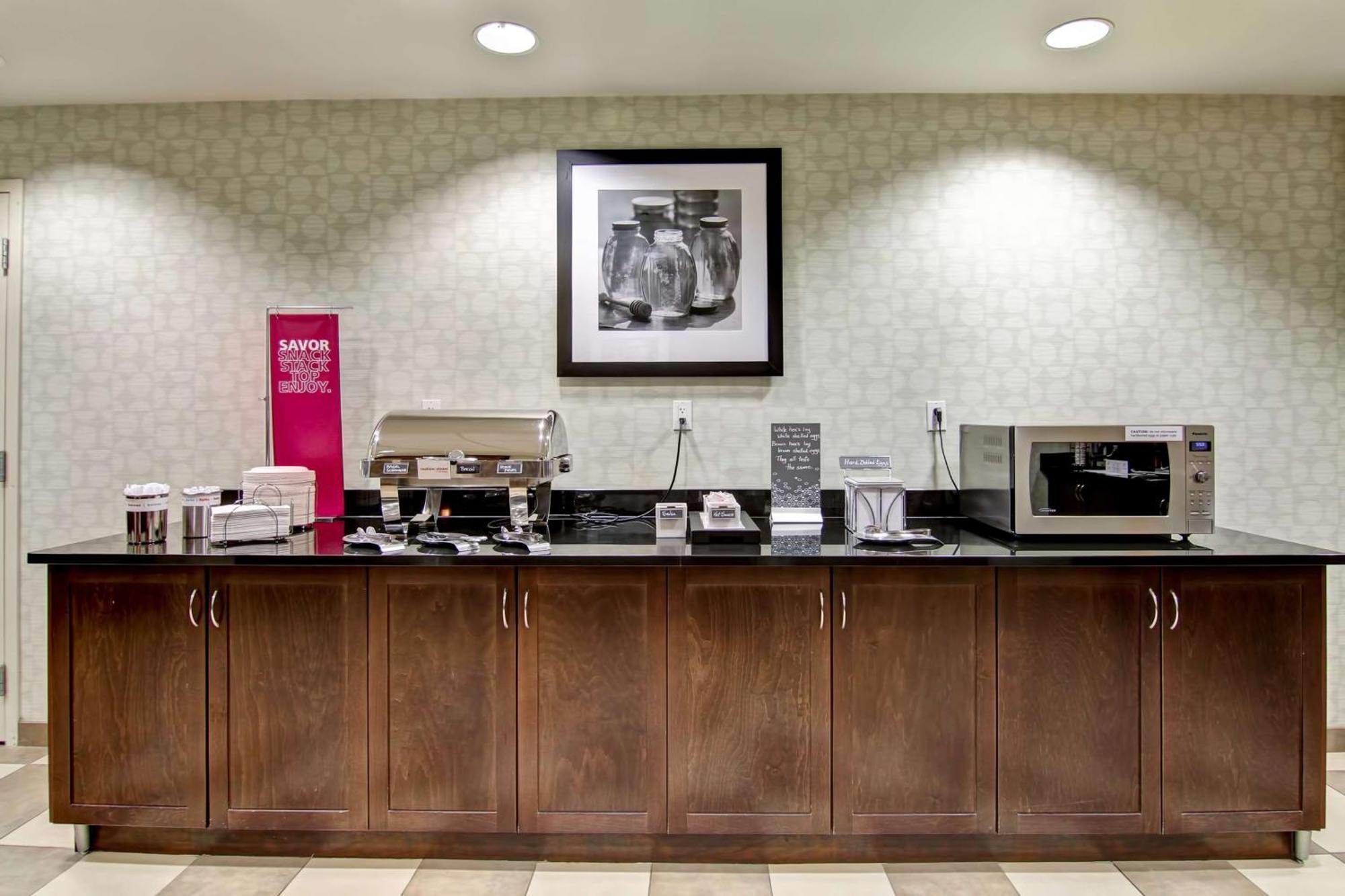 Hampton Inn & Suites Red Deer Penhold Ngoại thất bức ảnh