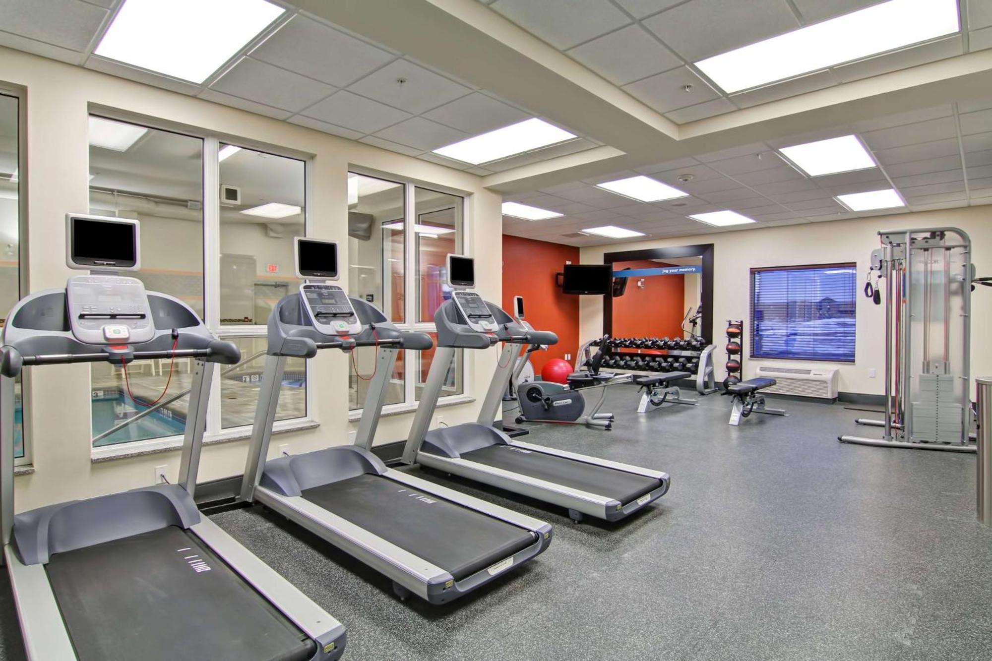 Hampton Inn & Suites Red Deer Penhold Ngoại thất bức ảnh