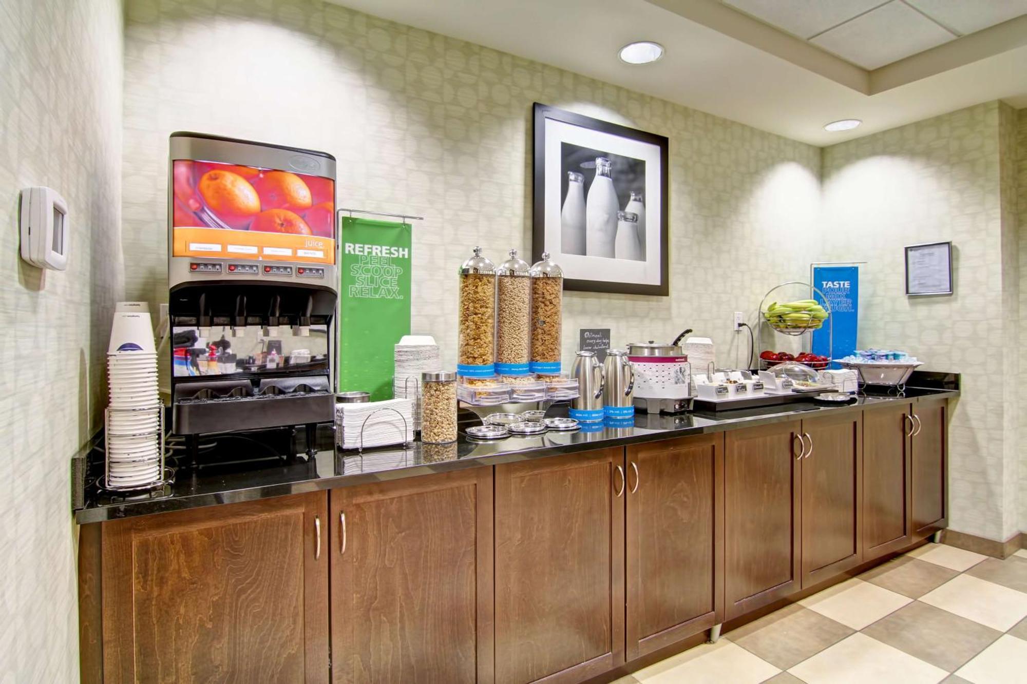 Hampton Inn & Suites Red Deer Penhold Ngoại thất bức ảnh
