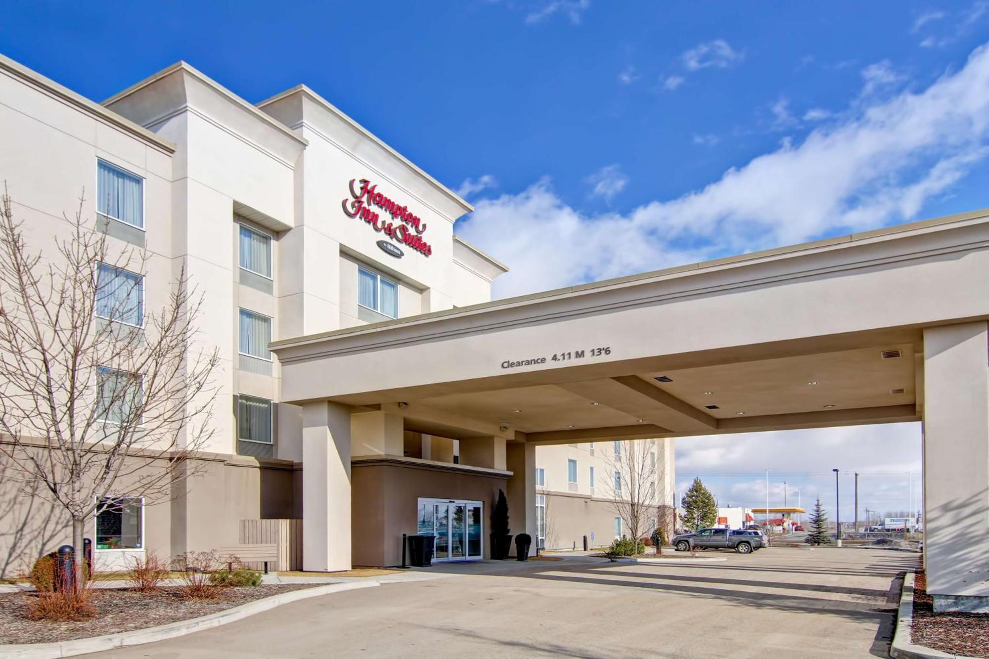 Hampton Inn & Suites Red Deer Penhold Ngoại thất bức ảnh
