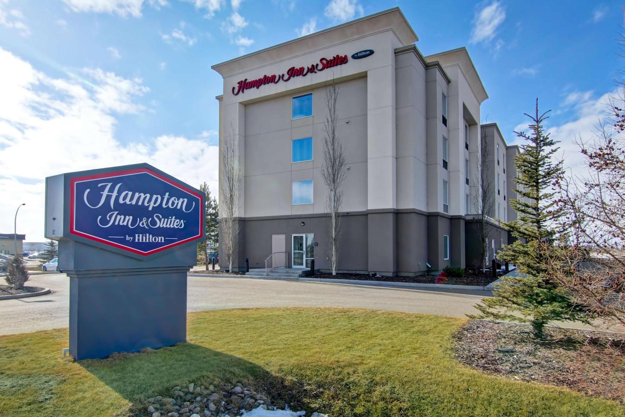 Hampton Inn & Suites Red Deer Penhold Ngoại thất bức ảnh
