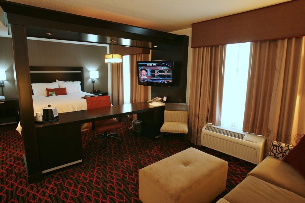 Hampton Inn & Suites Red Deer Penhold Ngoại thất bức ảnh